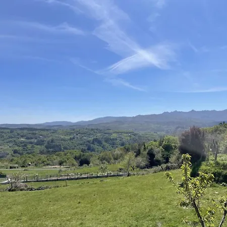 Yourhouse A Casa Da * Ourense