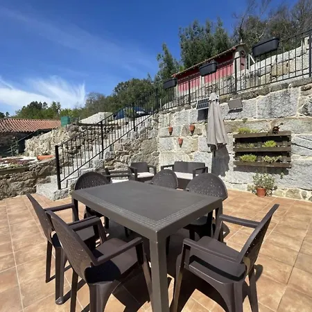 Yourhouse A Casa Da * Ourense