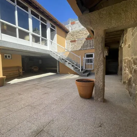 Yourhouse A Casa Da * Ourense